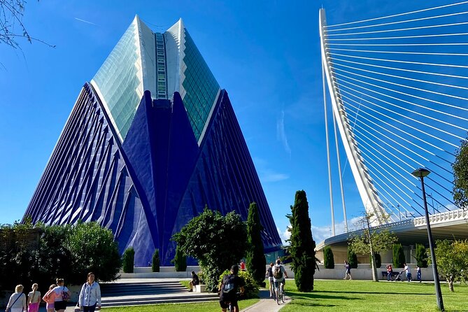 1 + 1 Discover Valencia Self Guided Cycling- and Walking Tour - Meeting and End Points