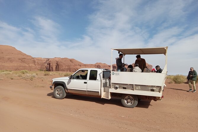 1.5 Hour Jeep Tour in Monument Valley - Insights From Local Guides