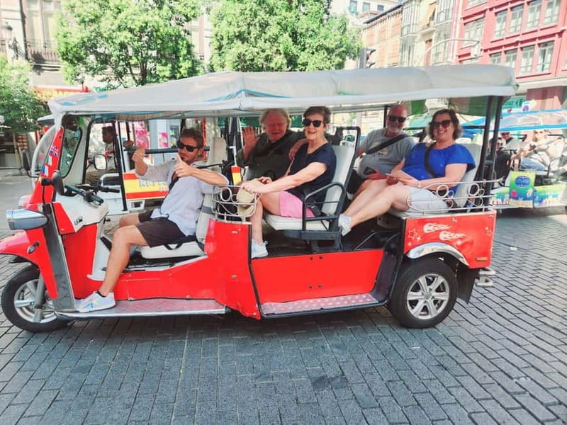 1.5-hour Tuk Tuk Tour in Madrid - The Experience’s Pros and Cons