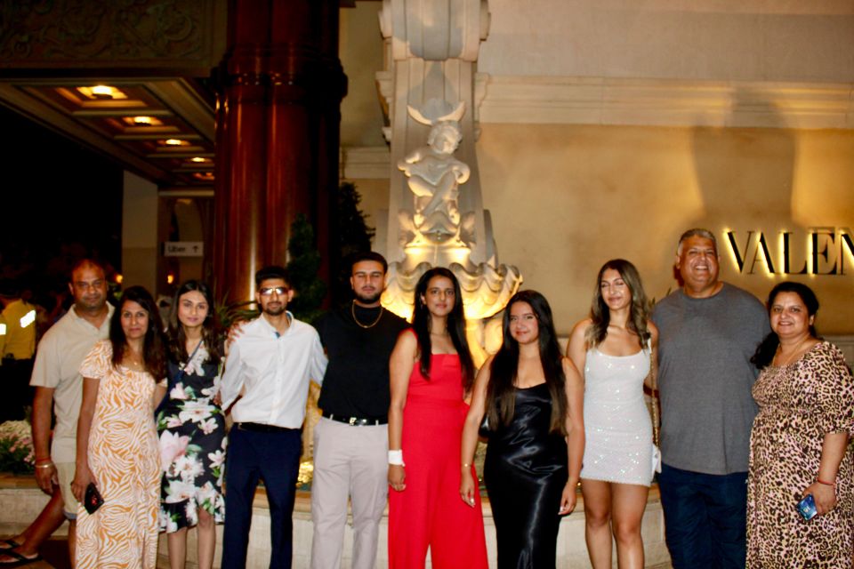 1.5 Hr Las Vegas Strip Limo Tour With Champagne and Photos - Recap