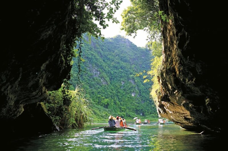 1 Day Luxury Tour in Bai Dinh, Trang An and Mua Cave - Midday Itinerary