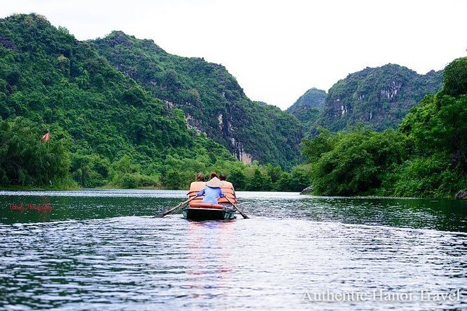1 Day Luxury Tour in Bai Dinh, Trang An and Mua Cave - Tour Size and Accessibility