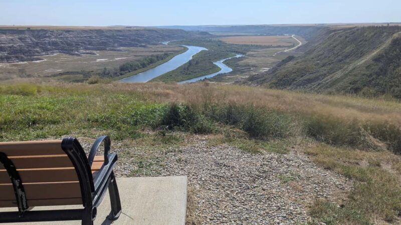 1 Day of Drumheller Dinosaurs and Badlands Guided Tour - Practical Tips for Participants