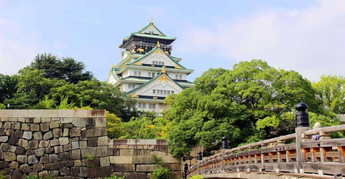 1-Day Walking Tour in Osaka: Castle, Temples, and Ukiyoe - Exploring the Kuromon Market