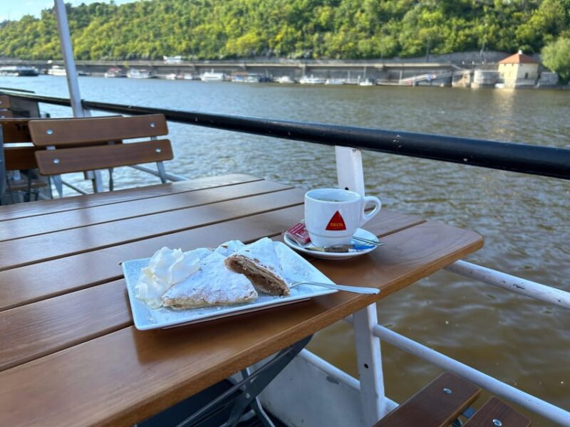 1 Hour Boat Cruise With Fragrant Coffee and Homemade Strudel - Highlights of the Experience