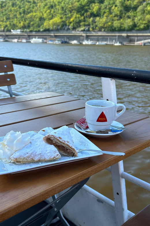 1 Hour Boat Cruise With Fragrant Coffee and Homemade Strudel - Coffee and Strudel Served