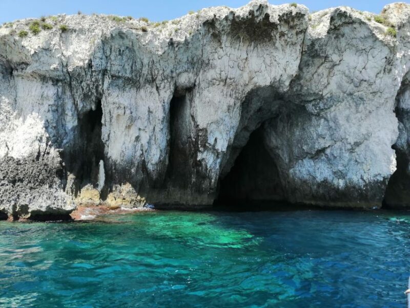 1-Hour Boat Tour With Visit to Sea Caves and Ortigia Island - Key Points