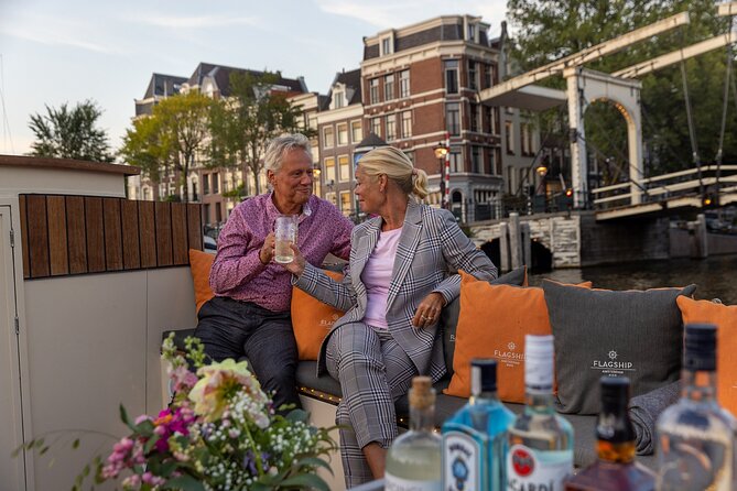 1-Hour Canal Cruise in the Evening Review - Accessibility and Meeting Points