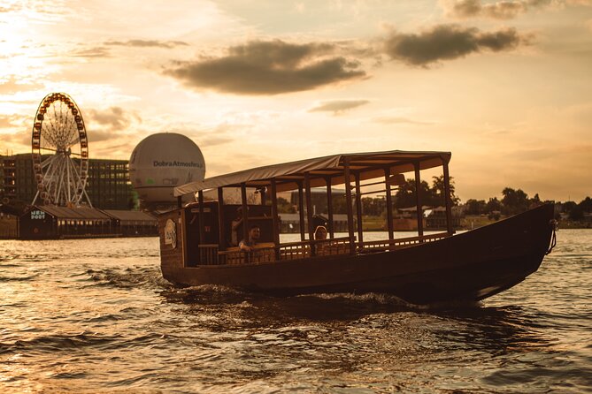 1 Hour Gondola River Night Cruise in Krakow - Meeting and Pickup Details