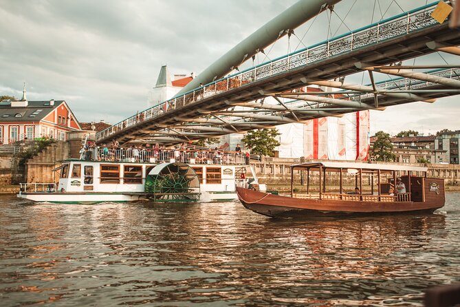 1 Hour Gondola River Night Cruise in Krakow - Inclusions and Amenities