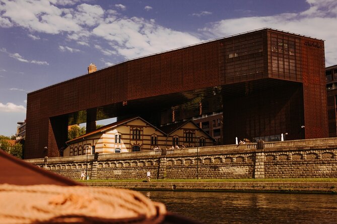 1 Hour Gondola River Night Cruise in Krakow - Preparing for the Gondola Ride