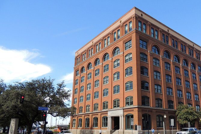 1-Hour JFK Assassination Walking Tour - The Guide and Group Size