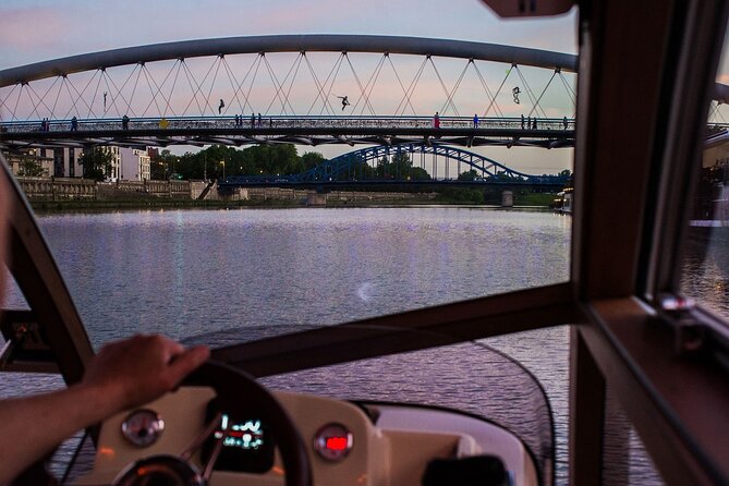 1-Hour Krakow Sightseeing Cruise Catamaran on the Vistula River - Multimedia Presentation and Commentary