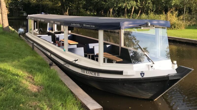 1 Hour Luxury Private Closed Boat Tour with Local Guide - Key Points