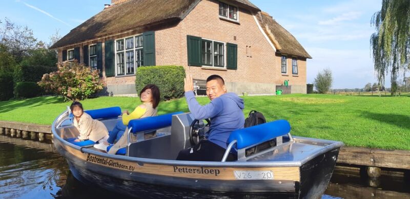1 Hour Private Boattour With Local Captain Max 4 Persons - Captains Expertise