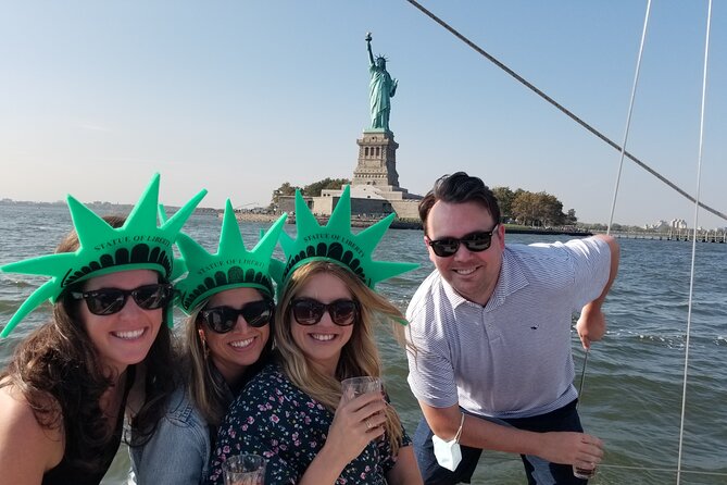 1 Hour Private Charter in New York Harbor for up to 6 People - Good To Know