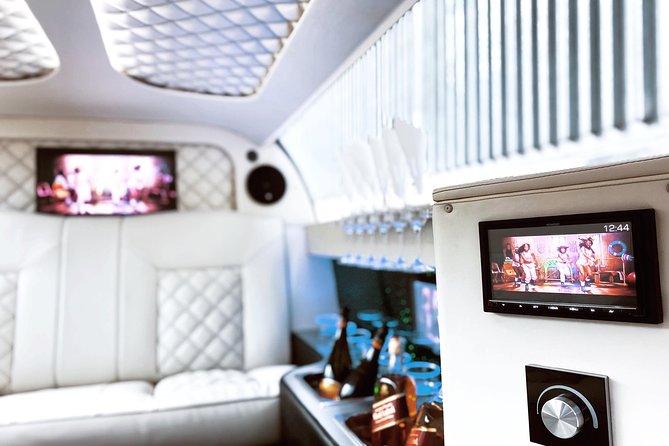 1 Hour Ride in Vintage Limousine - Highlights of the Ride