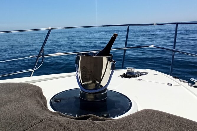 1 Hour Sail Spanish Lunch or Dinner for 2 People in a Luxury Motor Boat - Complimentary Drinks and Snacks