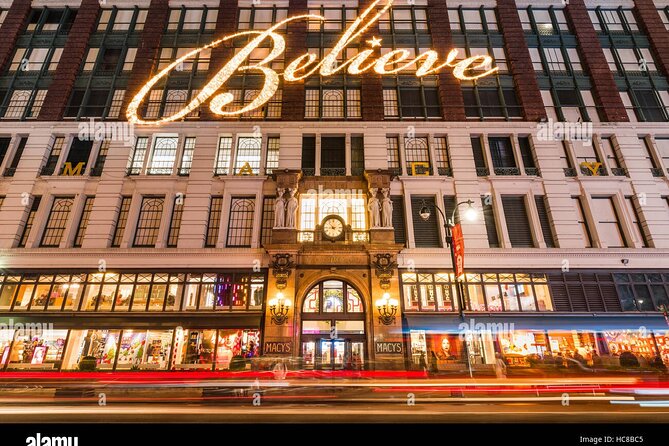 1 HR Holiday Window Display Tour Review - Analyzing the Review Count and Ratings