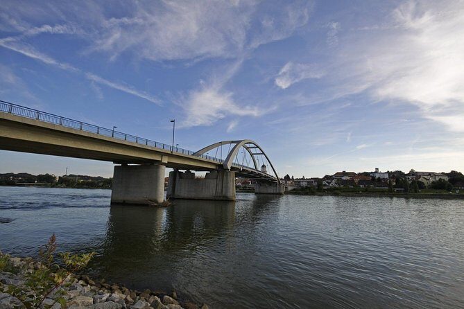 1-way Prague to Vilshofen private transfer - Mercedes Benz - up to 7 passengers - Analyzing the Cost and Value