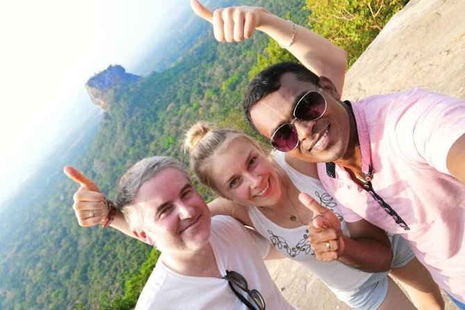 10 Days Tour in Sri Lanka (Hotels With Breakfast & Luxury Car) - Accommodation and Private Transportation