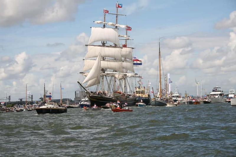 100-min Luxury SAIL 2025 Cruise with Open Bar & Views - Key Points