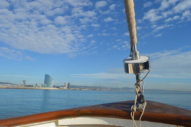 1,5 Hour sunset Tour on a Historical Boat with music DJ &, drinks - Who Will Love This Tour?