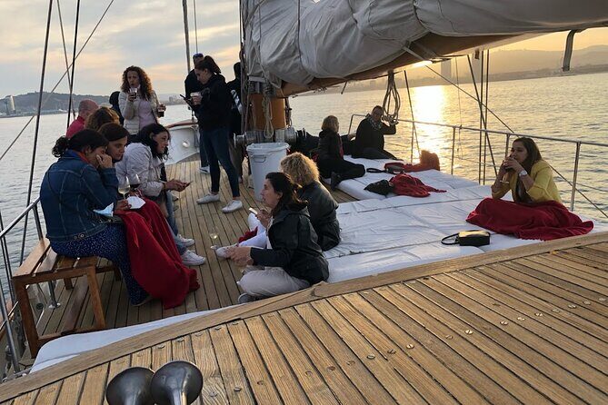 1,5 Hour sunset Tour on a Historical Boat with music DJ &, drinks - The Sum Up