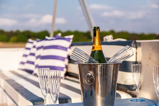 1h-Relaxing day or sunset cruise in Montreal - Frequently Asked Questions