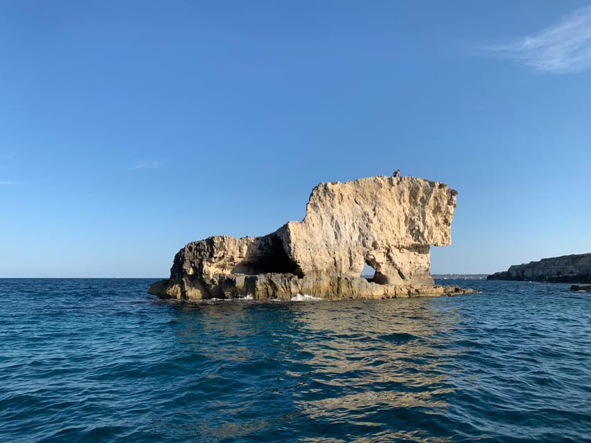 2.5-HOUR BOAT TOUR ORTIGIA+SEA CAVES+PILLIRINA+FRUIT DRINK - Tour Overview