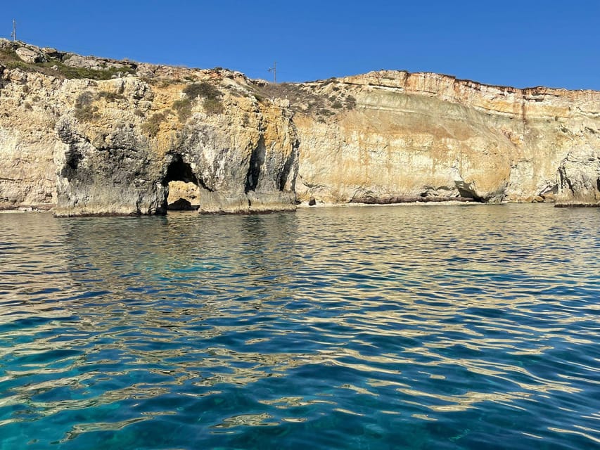2.5-HOUR BOAT TOUR ORTIGIA+SEA CAVES+PILLIRINA+FRUIT DRINK - Ask Away