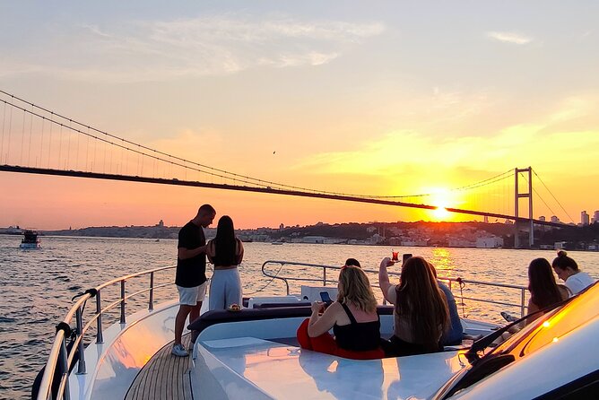 2.5-Hour Bosphorus Sunset Sightseeing Cruise by Luxury Yacht - Maximum Number of Travelers