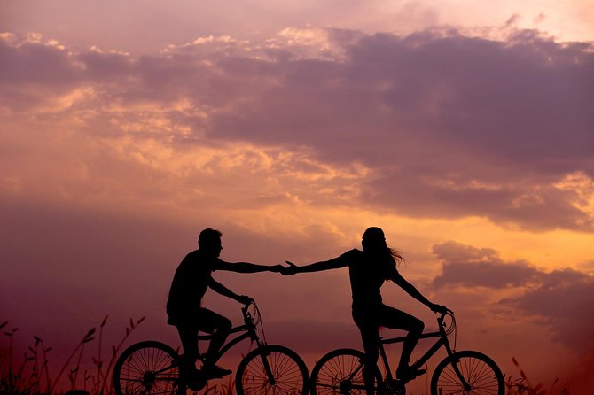 2.5-Hour Seville City Bike Tour - Booking and Cancellation Policy