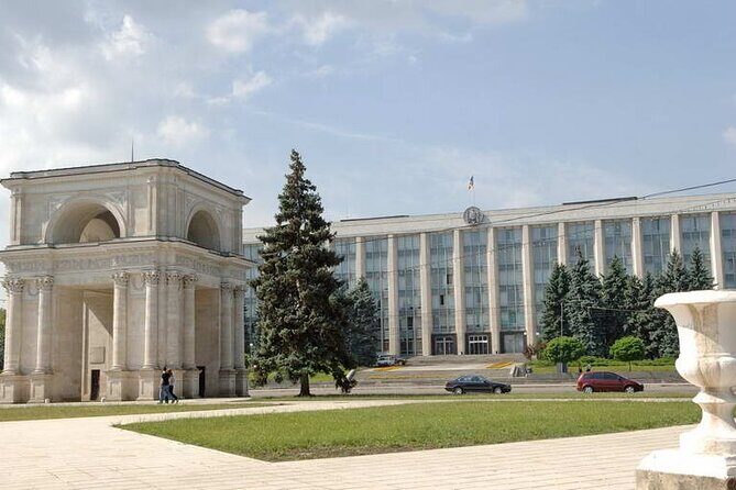 2.5 hours Walking City tour Chisinau Moldova - Who Should Consider This Tour?