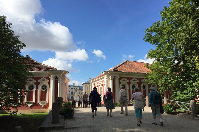 2 Countries! Hill of Crosses, Rundale Palace and Bauska Castle - Highlights of the Tour