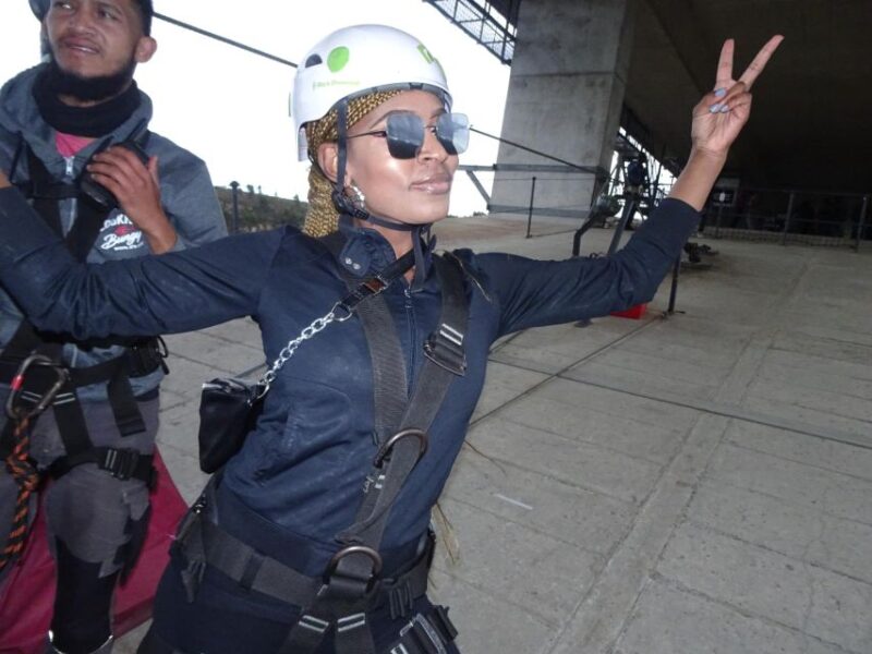 2-Day Garden Route Bungee Jump, Zipline & Shark Diving Tour - Shark Cage Diving in Mossel Bay