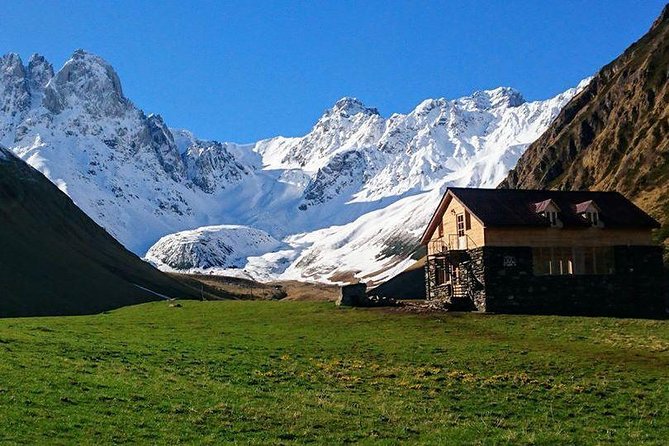 2 Days in Georgian Mountains, Kazbegi and Juta - Accommodation Options