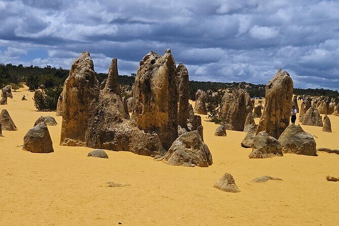 2 Days One Night Tour at Pink Lake Natures Window and Pinnacles - Who Should Consider This Tour?