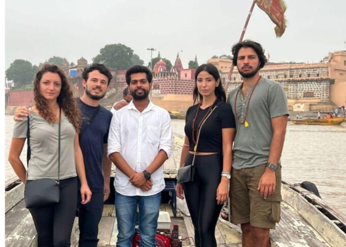 2 Days : Varanasi Private Guided Tour With Airport Pickup - Group Size and Languages