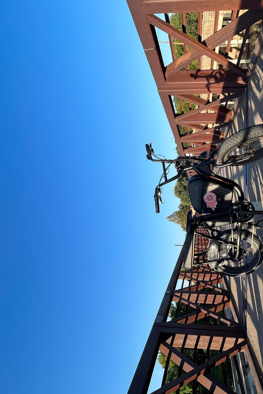 2 Hour E-bike Rental - Iconic Landmarks and Hidden Gems