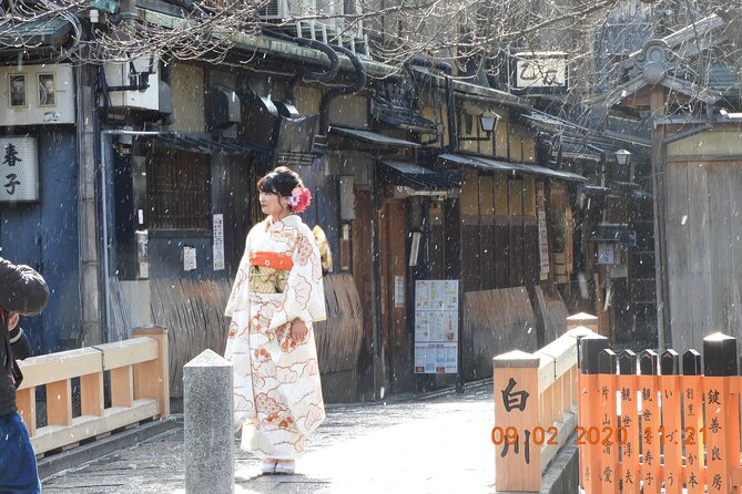 2 Hour Guided Gion Tour: Explore Kyoto's Historic Geisha District - Taking in the Cultural Experience