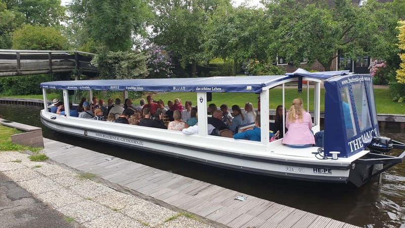 2 hour Luxury Private Closed Boat Tour with Local Guide - What Makes This Tour Stand Out?