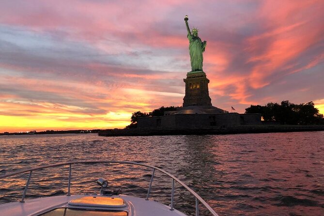 2-Hour Private Luxury Boat Tour in New York City - Admiring the Statue of Liberty