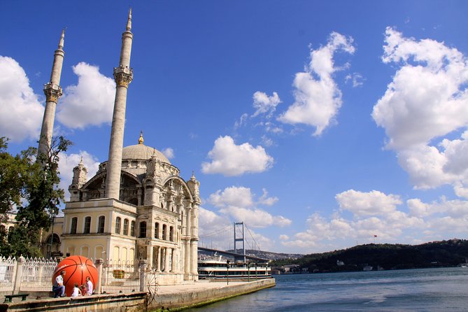 2-Hour Private Luxury Yacht Cruise on Bosphorus With Transfers - Inclusions