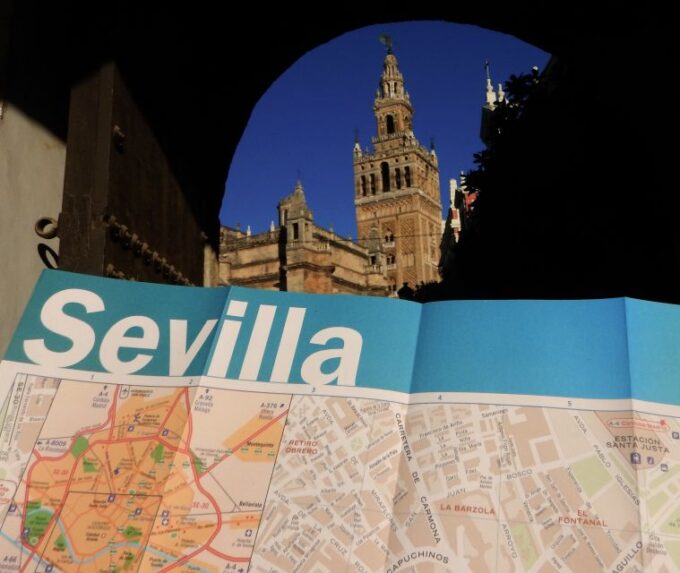 2-Hour Seville Panoramic Walking Tour - Group Size and Languages