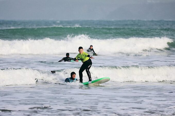 2 Hour Surf Experience in Newquay - Private Family Lesson - Sum Up