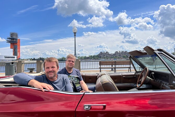 2 Hour Tour of Montréal in Vintage Convertible Cadillac + Murals in Le Plateau - Exploring Le Plateau Murals