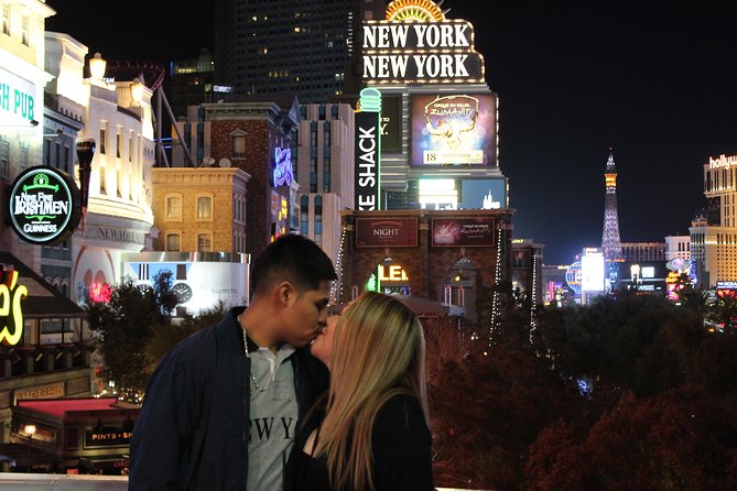 2-Hour Vegas Strip Walking Tour With Photos,Champagne & Vintage Vegas Goody Bags - Capturing Memories on the Strip