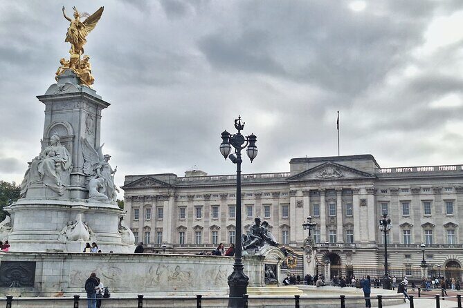 2 Hour Walking Tour from Buckingham Palace to Big Ben - An Introduction to a Classic London Experience