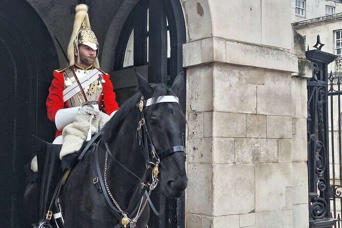 2 Hour Walking Tour from Buckingham Palace to Big Ben - Highlights and Authentic Experiences